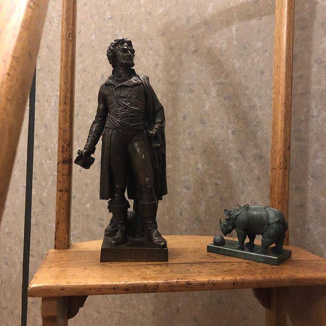 Statuettes Homme et Rhinocéros