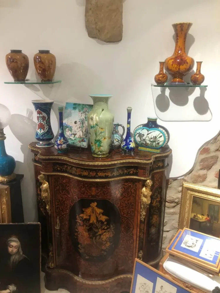 meuble et vase